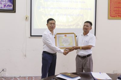 CHIA TAY VI&Ecirc;N CHỨC VỀ NGHỈ CHẾ ĐỘ