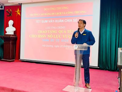 TẾT SUM VẦY 2025 - TRAO QU&Agrave; Y&Ecirc;U THƯƠNG CHO HỌC SINH SINH VI&Ecirc;N NỖ LỰC VƯỢT KH&Oacute;